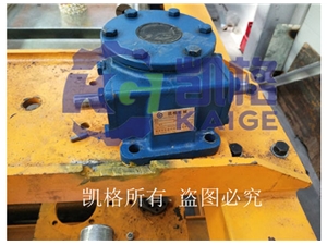 巖棉板復(fù)合旋轉(zhuǎn)設(shè)備提升裝置