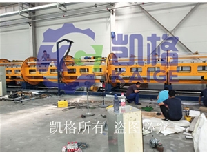 巖棉板復(fù)合旋轉(zhuǎn)設(shè)備提升裝置2